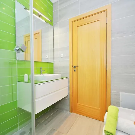 Seaside Townhouse Escape *